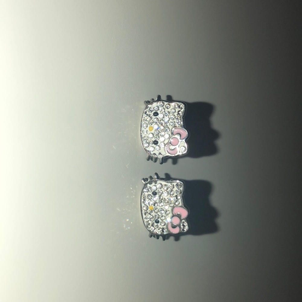 Hello kitty earrings!